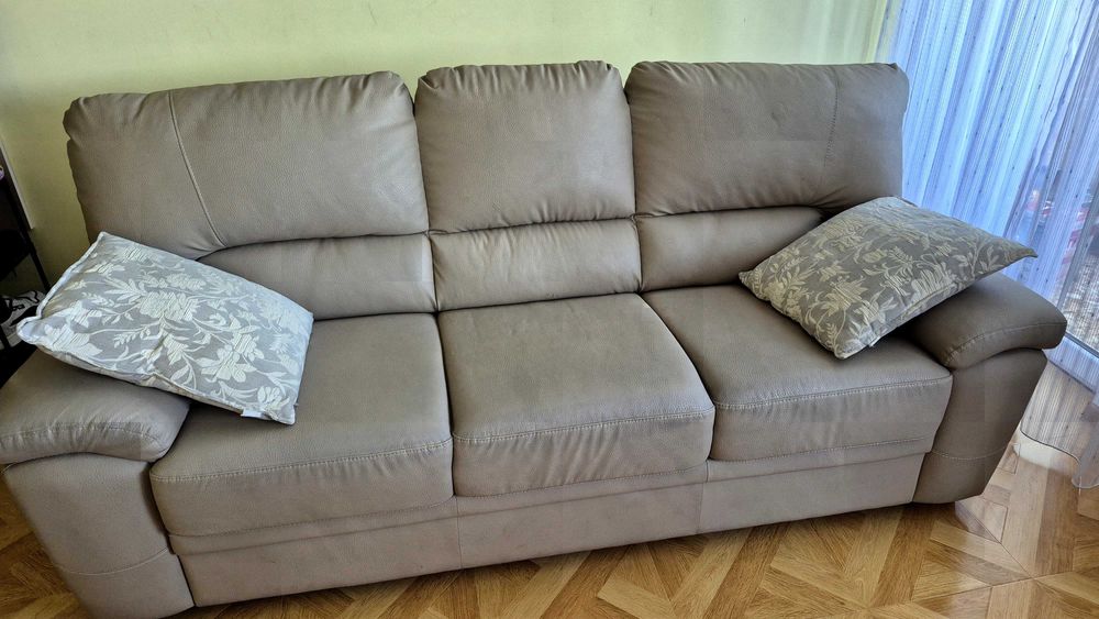 De vanzare canapea din piele neextensibila