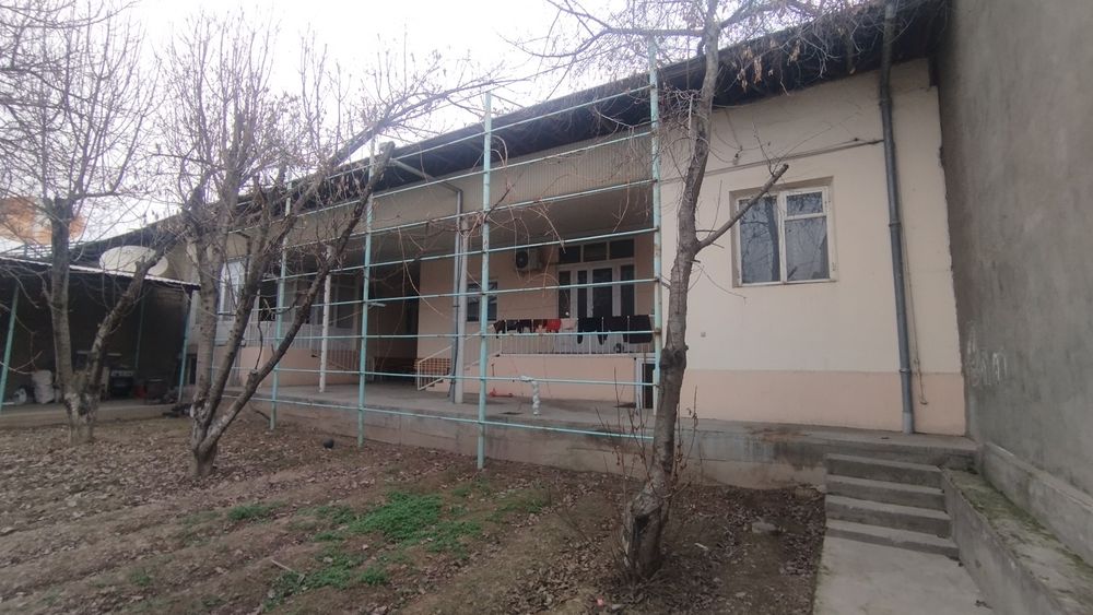 6 sotixli xovli sotiladi. Bank orqaliyam gaplashsa bo'ladi