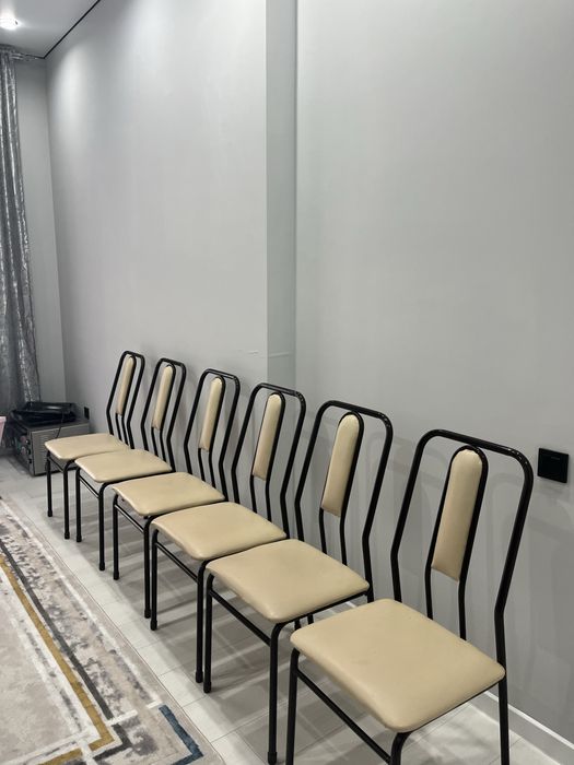 Продается стол и стулья