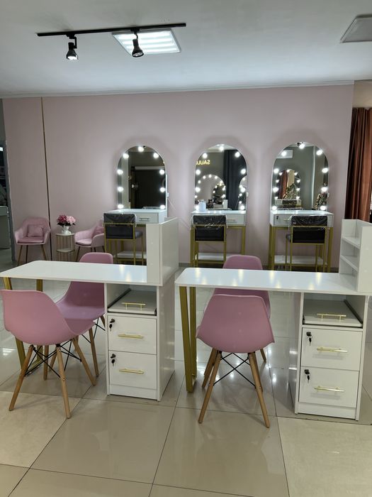 Сдается в аренду визажный стол