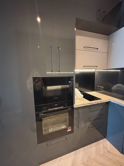 Дава се под наем Двустаен апартамент в София, Кръстова вада - 77 кв.м за 970 € - Снимка #2