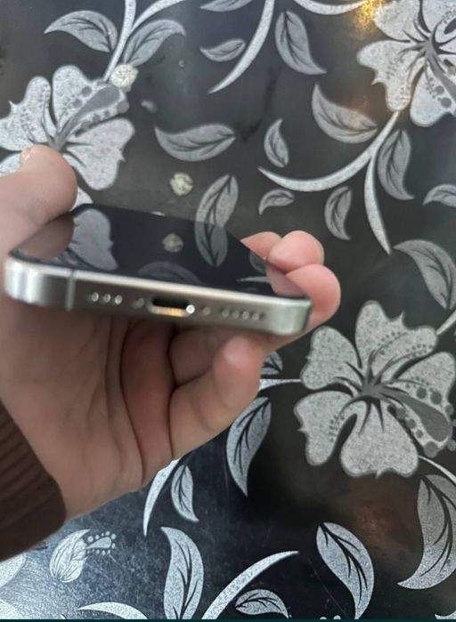 iPhone 15 pro natural