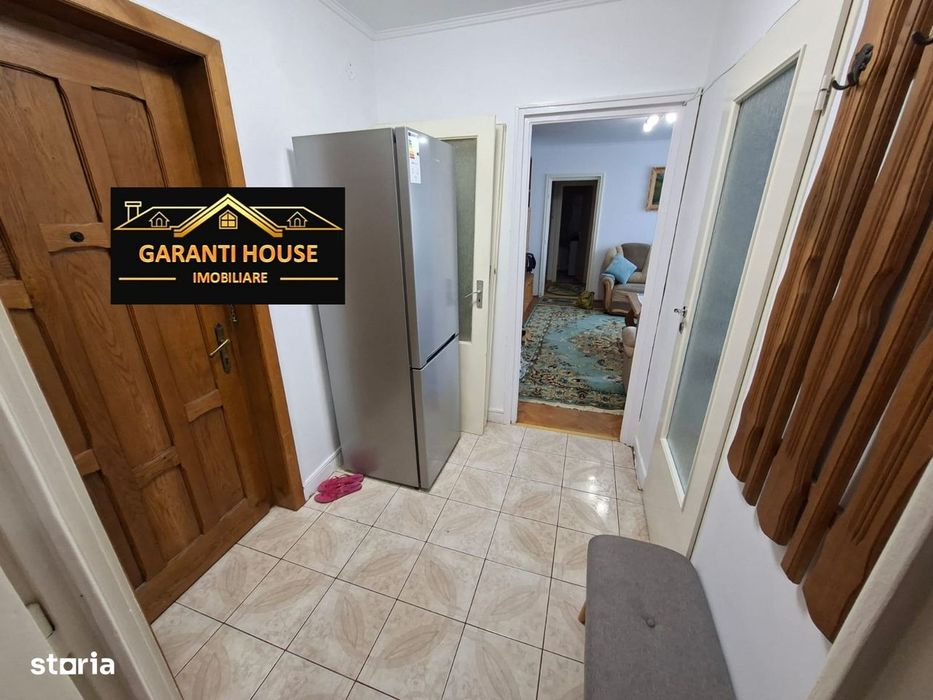 George Cosbuc, apartament cu 3 camere, semidecomandat, 320€/Luna