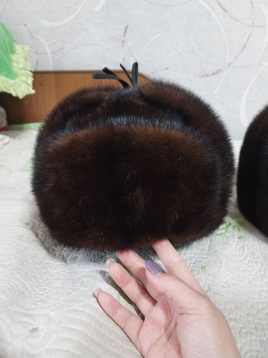 Продам две шапки норковые
