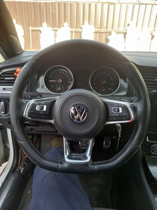 Dezmembrari golf 7 gte 1.4 tsi automat piese golf 7 gte  volan faruri aripi capota hayon interior plafon negru  roti jante cauciucuri  etrieri cutie