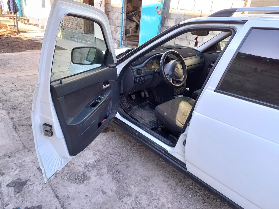 Продается приора универсал в хорошем состояния