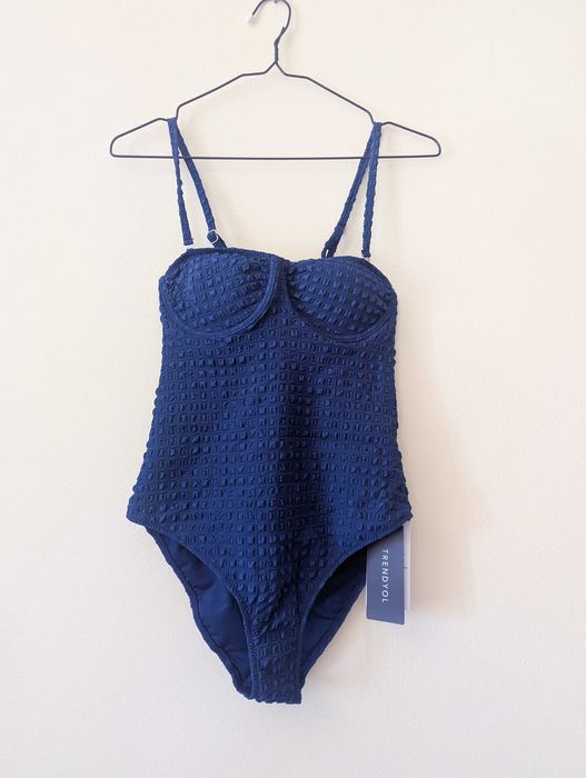 Цял Бански костюм в тъмно синьо с регулиращи се презрамки