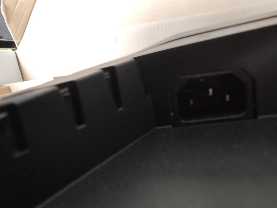 23.8 инча монитор Dell S2421HGF