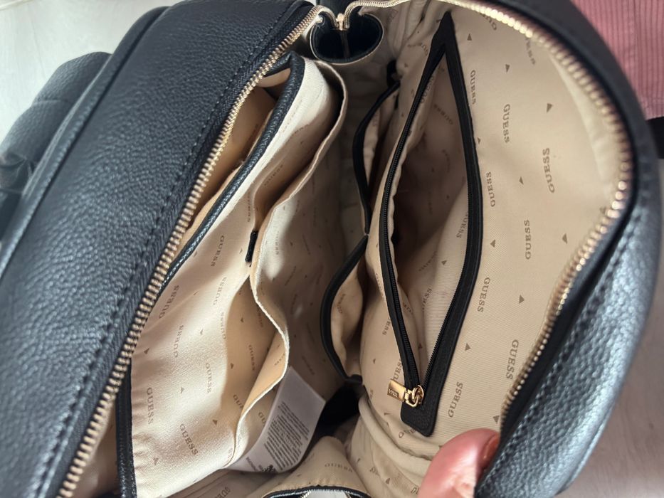 Голяма дамска раница GUESS