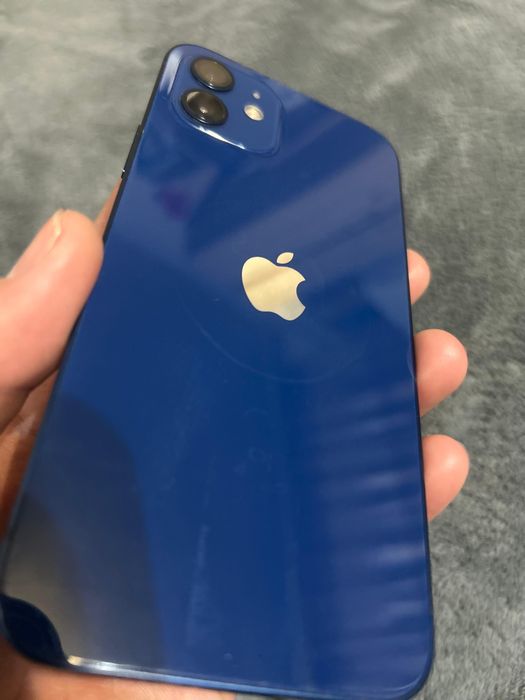 Продам Айфон 12