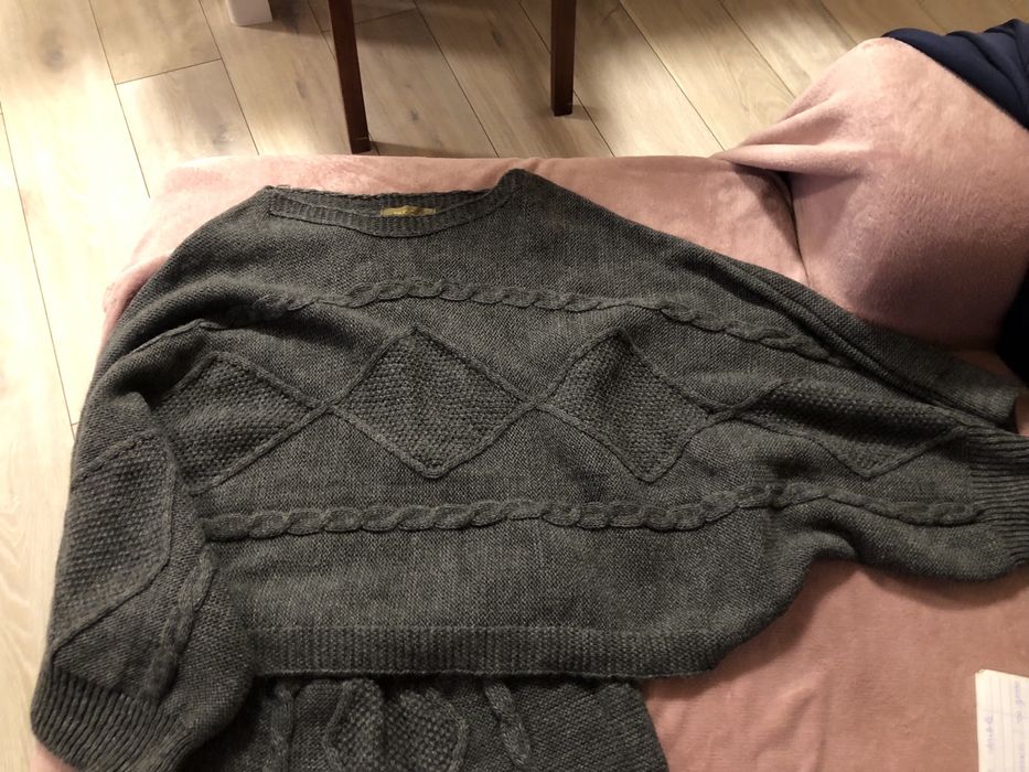 Вълнен пуловер с пола комплект