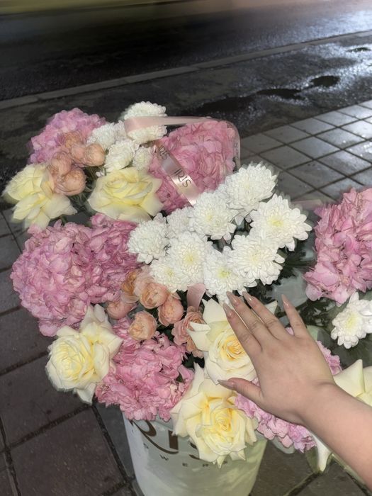 Цветы свежие, куплены недавно очень красивые и пышные