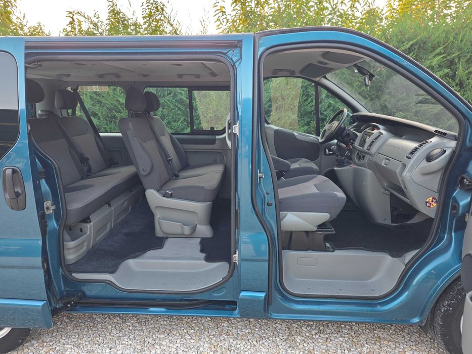 Inchirieri Microbuze (5, 7, 9 Locuri) & Autoturisme Compacte / Combi
