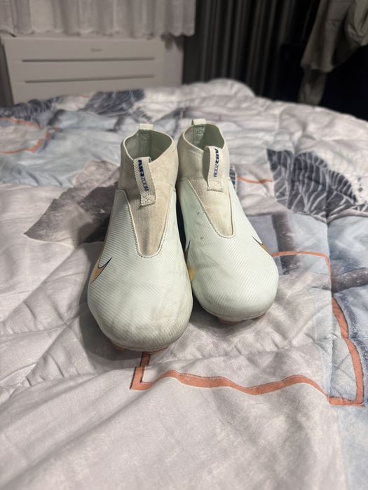 Футболни бутонки