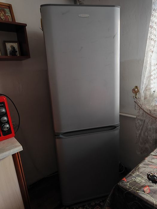 Холодильник Бирюса