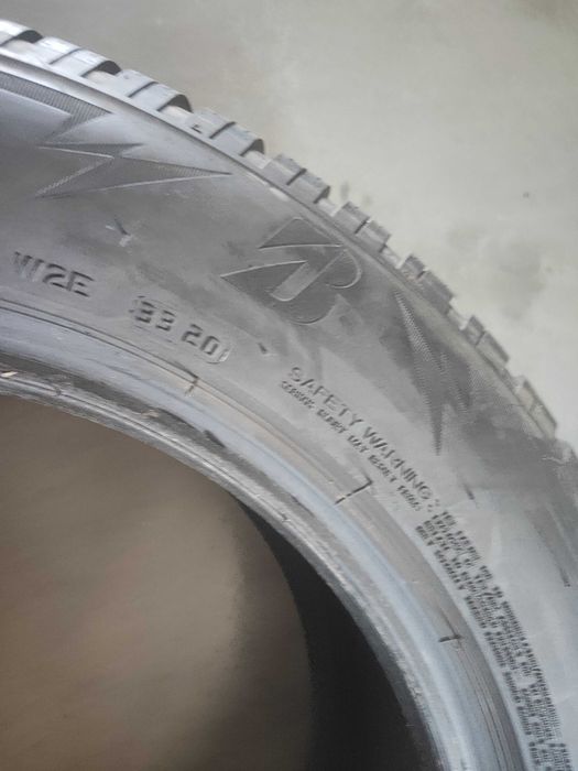 2бр.зимни гуми 225/55/17 Bridgestone