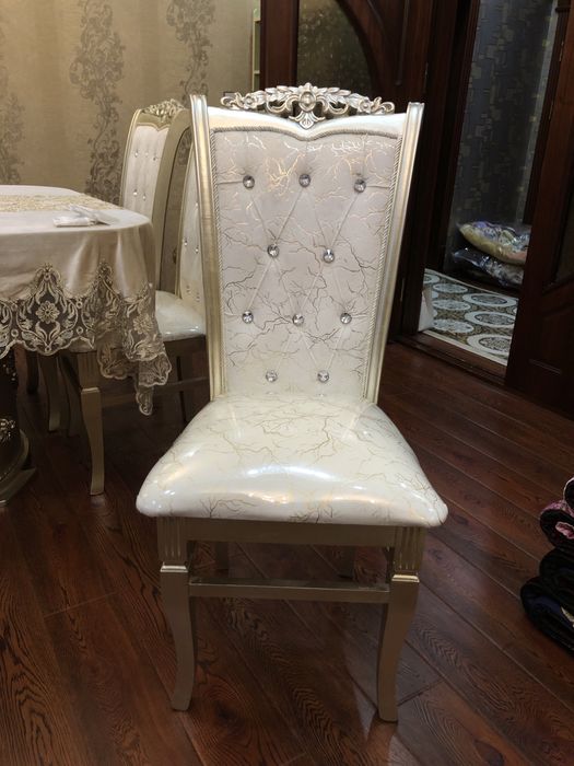 Стол ва стул срочна сотилади