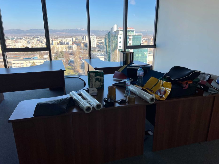 Даваме безплатно офисна мебел