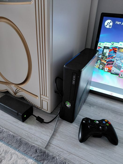 Хbox 360 slim  прошитый. Много игр..