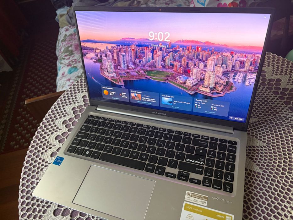 Продавам ASUS VivoBook X1505ZA – OLED дисплей