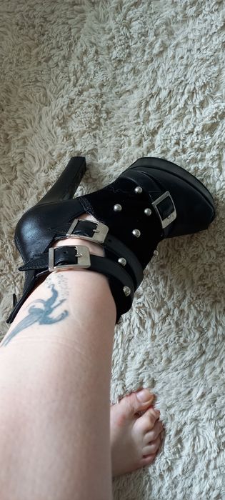 Vând sandale tip botine superbe nr34