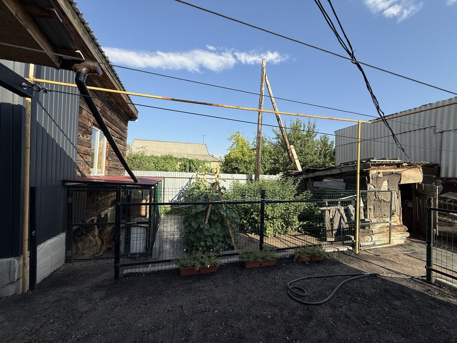 Продам дом в учхозе 8 соток земли