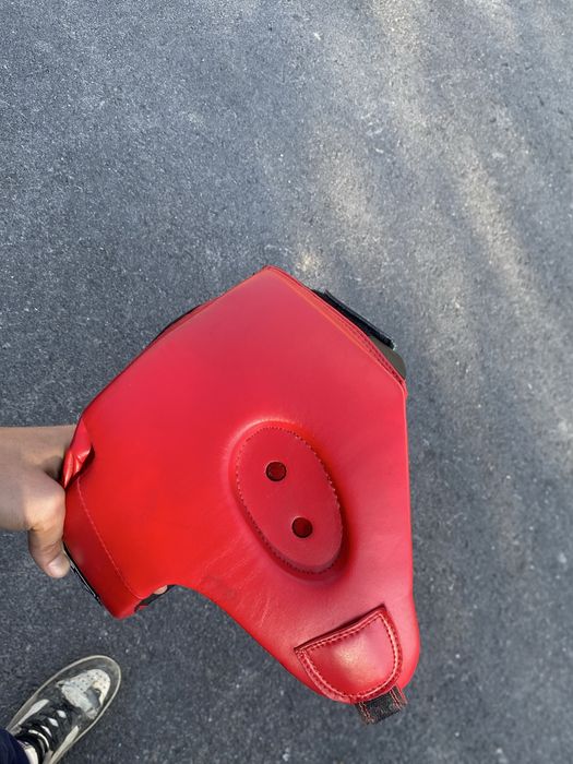 перчатка и шлем б/у,состояние нормальное