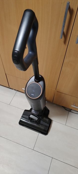 Aspirator Vertical Electrolux Ultimate 800 Wet&Dry (Spală și Aspiră)
D