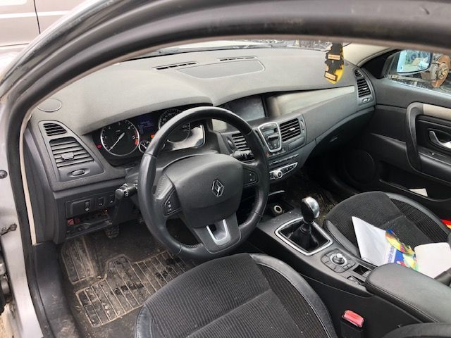 Dezmembrez Renault Laguna 3 an 2008 2.0 150cp Xenon