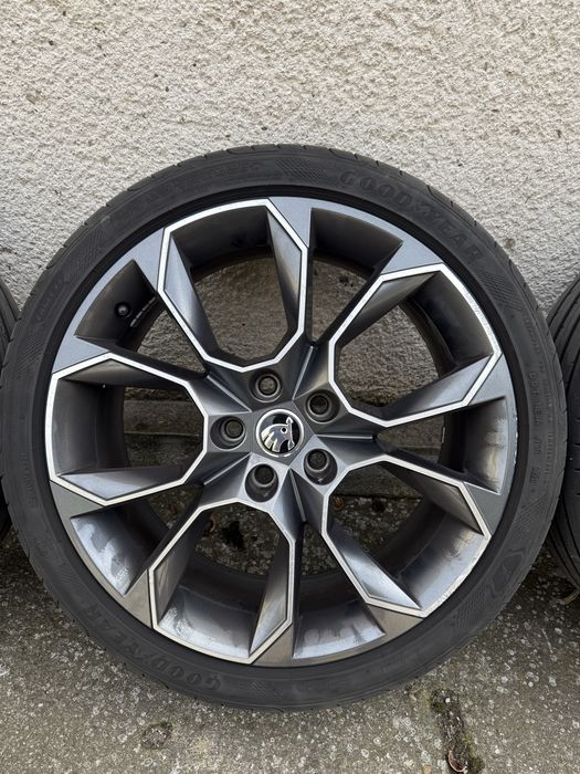 Jante Skoda Octavia Vrs/Rs model Xtreme cu cauc 225/40R19 Goodyear 6-7