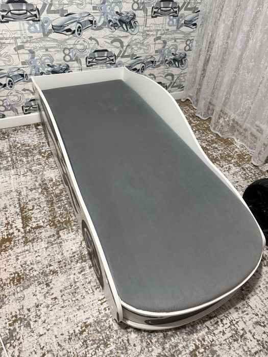 Детская кровать-машина