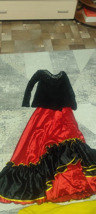 Продам костюмы для девочек