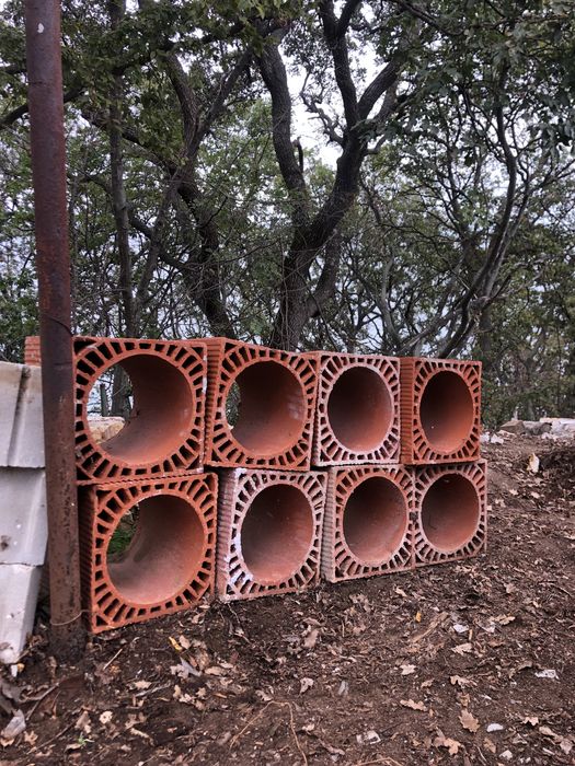 Строителни материали - керемиди, коминни тела, мраморни плочи