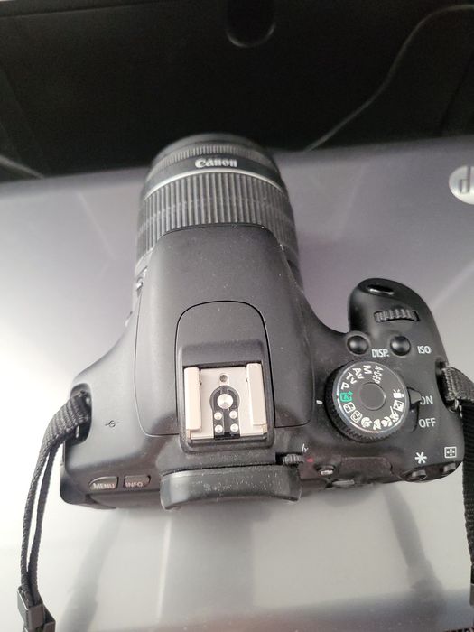 Зеркальный фотоаппарат Canon