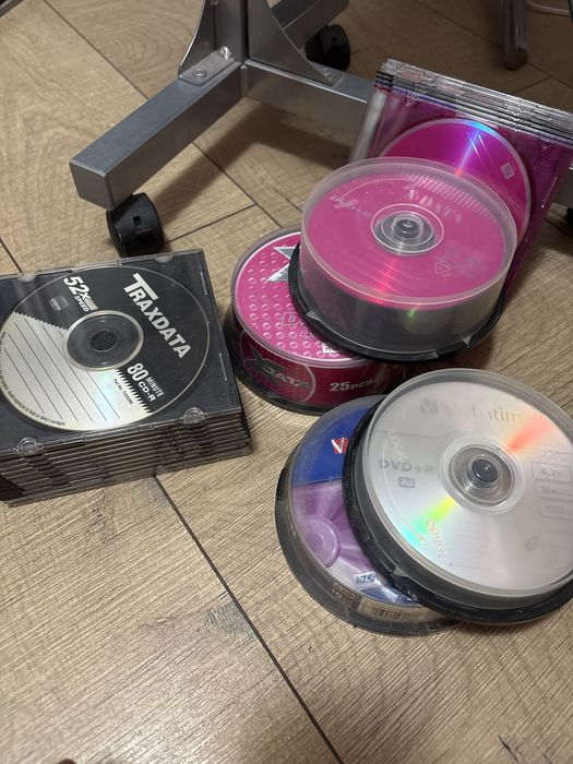 CD-uri si DVD-uri noi