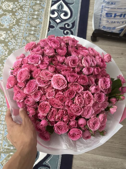 Кустовые розы 25 штук