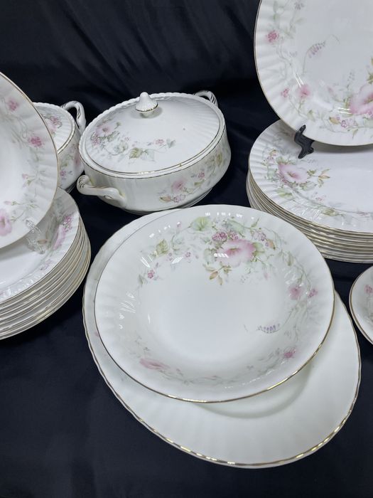 Сервиз обеденный Royal Stafford