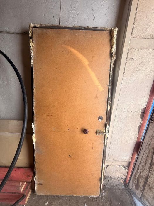 Дверь входная металлическая, б/у