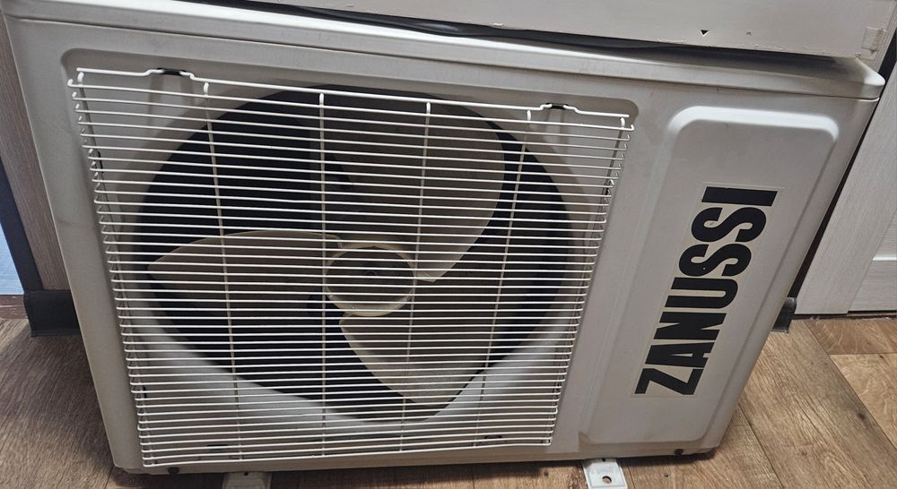 Кондиционер Zanussi 12. В рабочем состоянии
