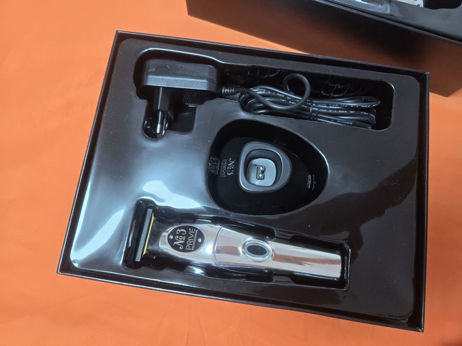 Clipper (M2) și  Trimmer (M3) noi in cutie ambele 550 lei  !!