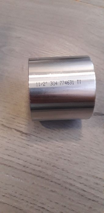 Неръждаема муфа 1 1/2