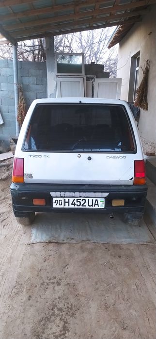 Tico yili 2001 rangi oq 5 li sqors mashin benzinda duribdi