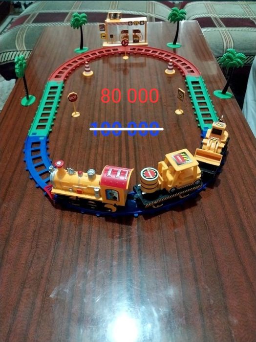 Паровозик механический,на батарейках