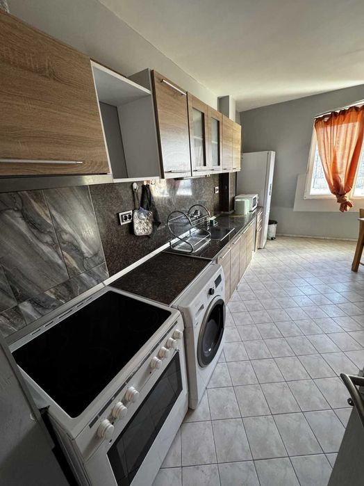 Дава се под наем Тристаен апартамент в Пловдив, Младежки Хълм - 110 кв.м за 668.1 € - Снимка #6