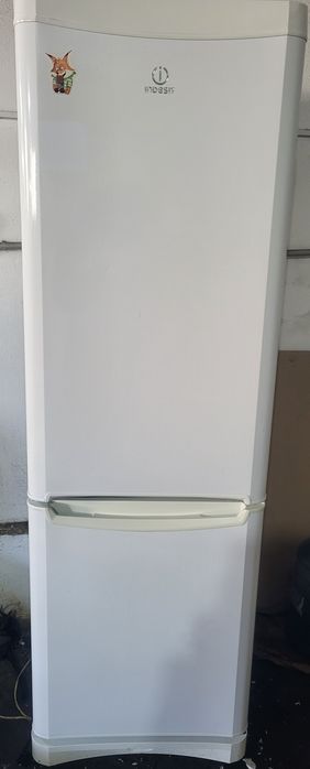 Продам холодильник индезит