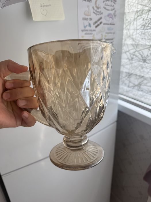 Продам кувшин золотистого цвета