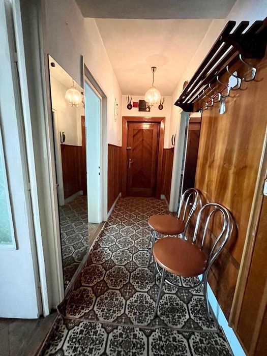 Apartament cu 3 camere si balcon etajul 1 decomandat