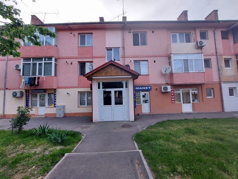 Apartament cu 3 camere, bd.Ecaterina Teodoroiu, vizavi de școala nr.2