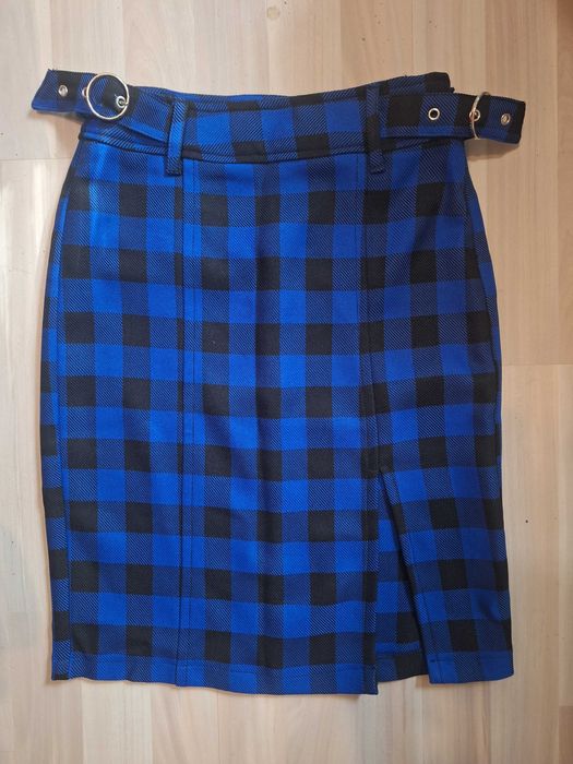 Синя пила с колан за пристягане