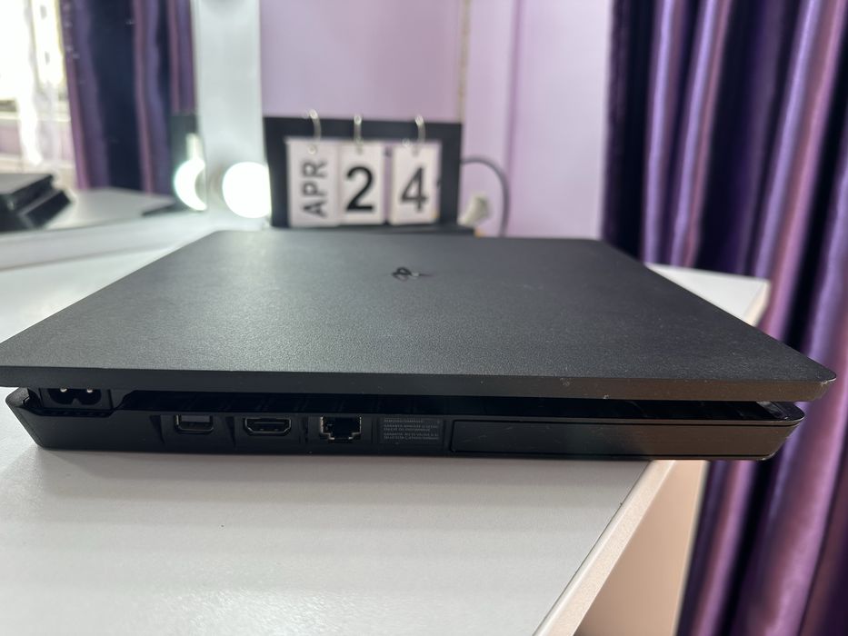 PS4 Slim 1TB + controller | Stare foarte bună